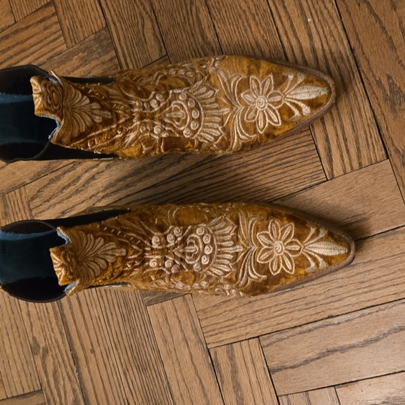 Lenni the Label x Pskaufman ~ Gold Embroidered Chelsea Boot - Picture 3 of 11